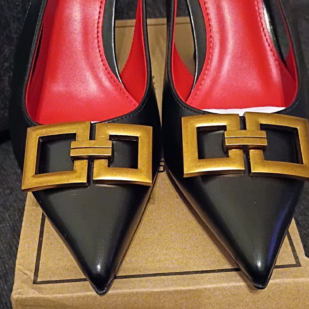Chic Black and Red Heels with Gold Buckle - Picture 3 of 9